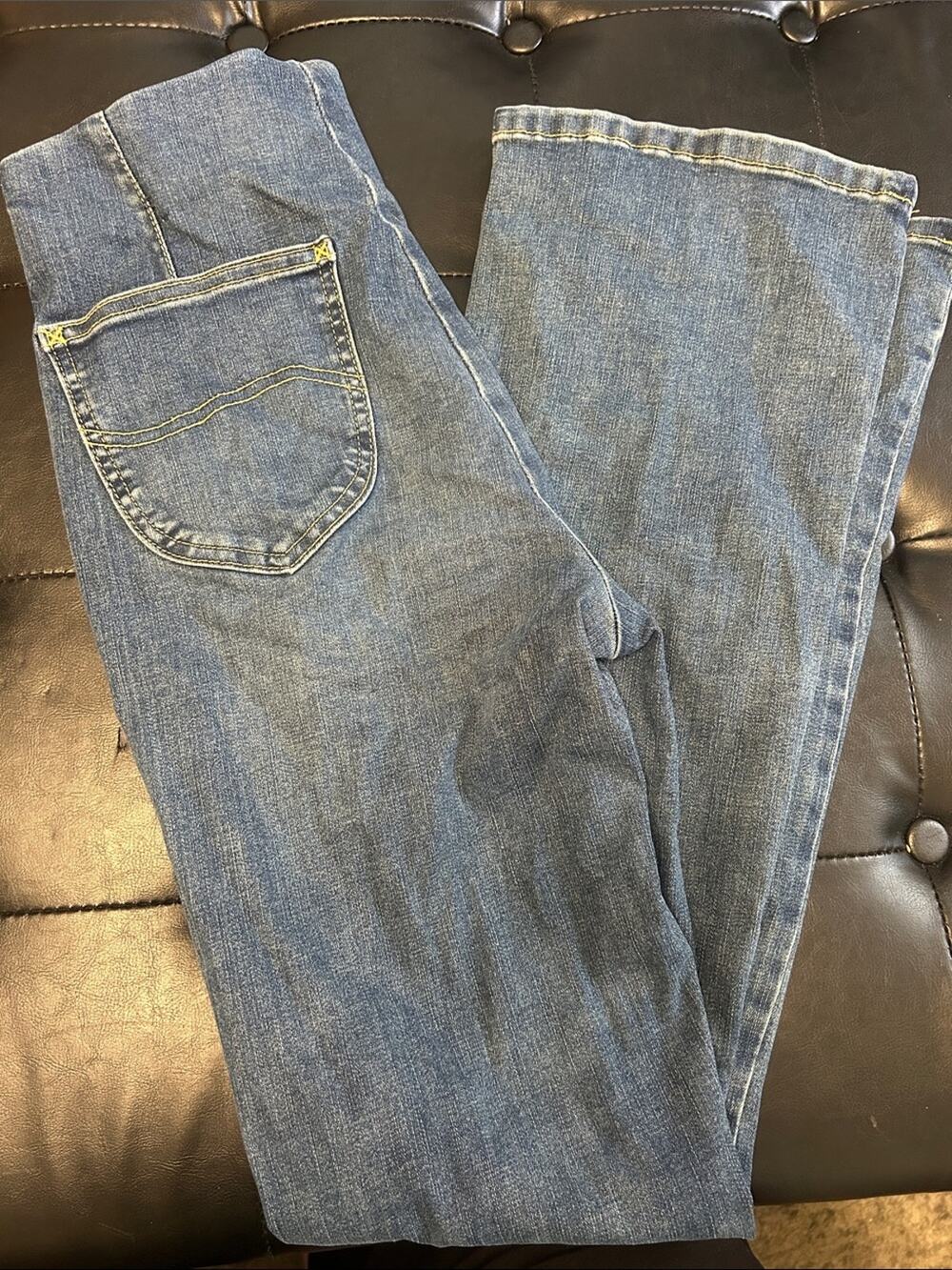 Lee Women's Flare Jeans in Medium Blue Denim